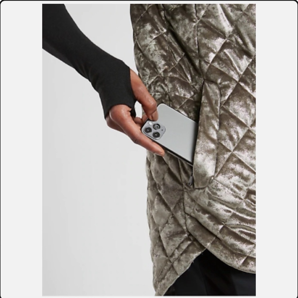 Athleta Whisper Metallic Velvet‎ Vest in Coffee House XS - Picture 3 of 15